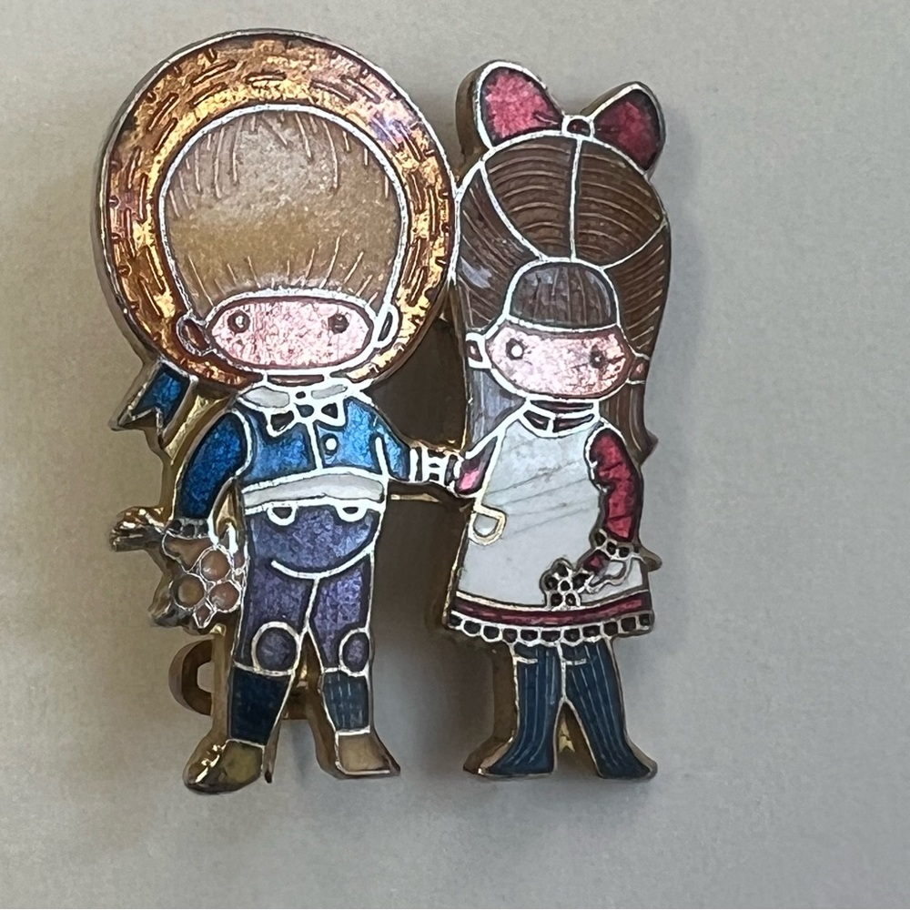 Vintage 1972 Wolfpit Enamel Pin Boy & Girl Hand Holding Pin Romantic Design Pin